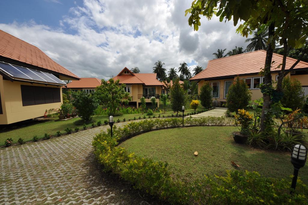 Maeklong Marina Resort Ratchaburi Exterior photo