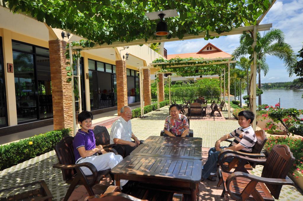 Maeklong Marina Resort Ratchaburi Exterior photo