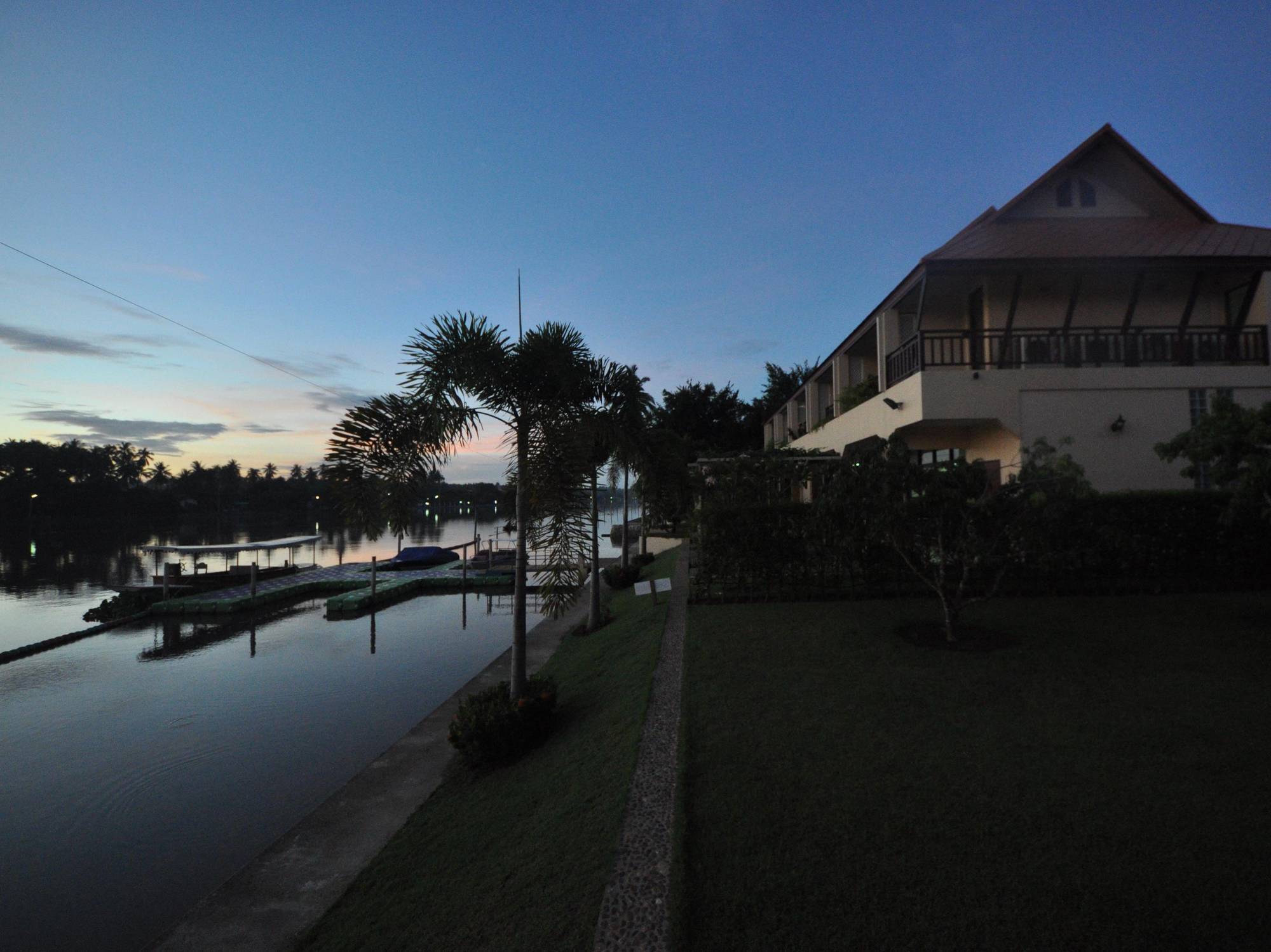Maeklong Marina Resort Ratchaburi Exterior photo
